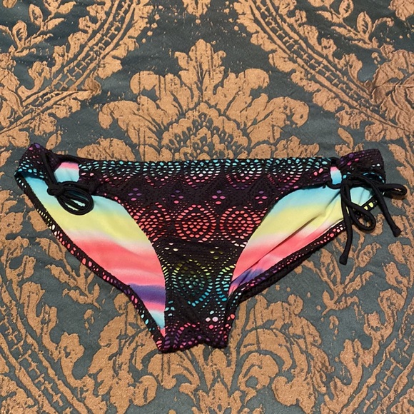 Old Navy Strapless Bikini and 2 Bottoms! - Picture 9 of 12